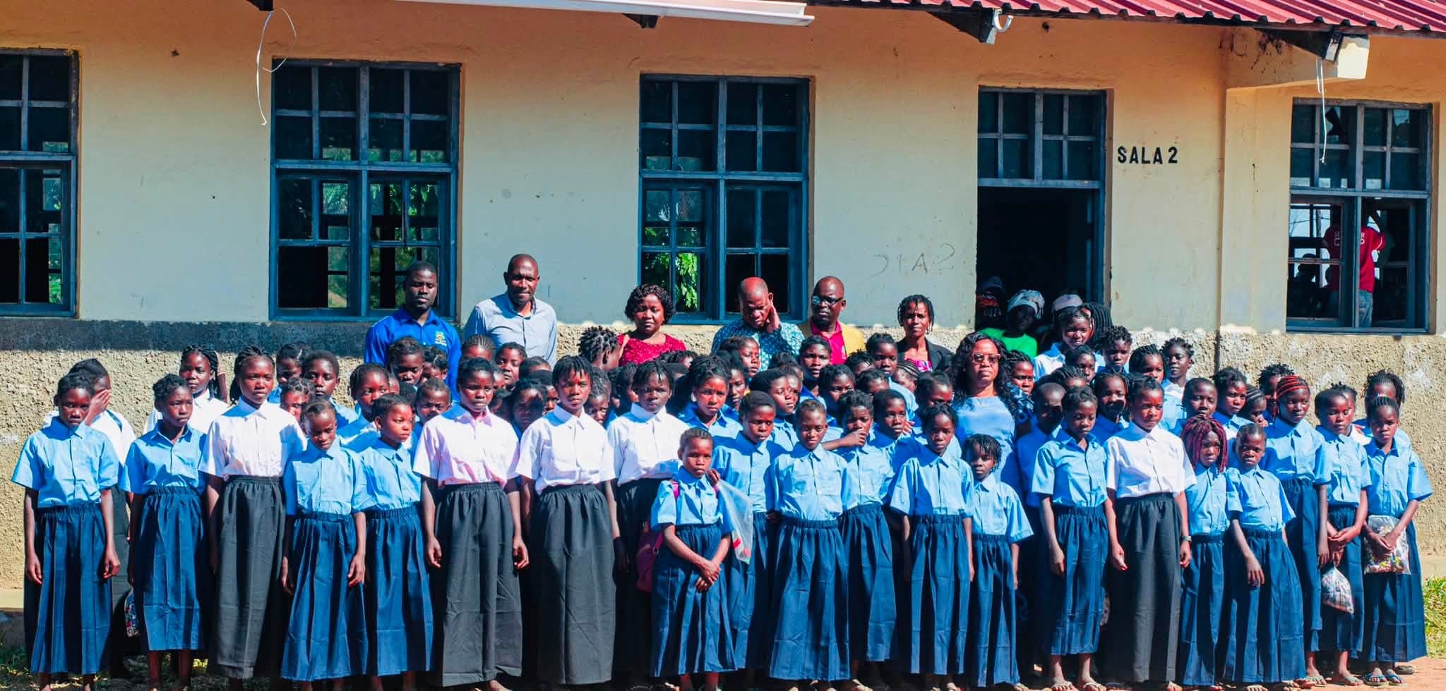 116 das 133 Escolas do distrito de Derre já receberam uniforme escolar do programa Eu Sou Capaz